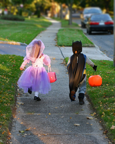 trick-or-treaters-safety-tips.jpg